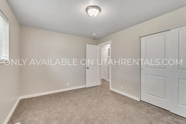 Building Photo - 689 N 100 W