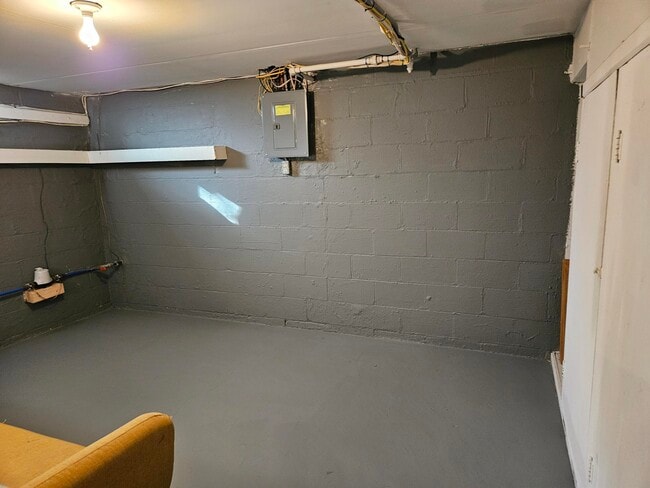 Building Photo - 702 Leland Ct