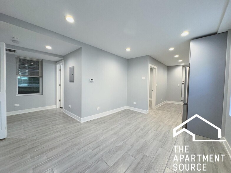 Building Photo - 926 W 32nd Pl
