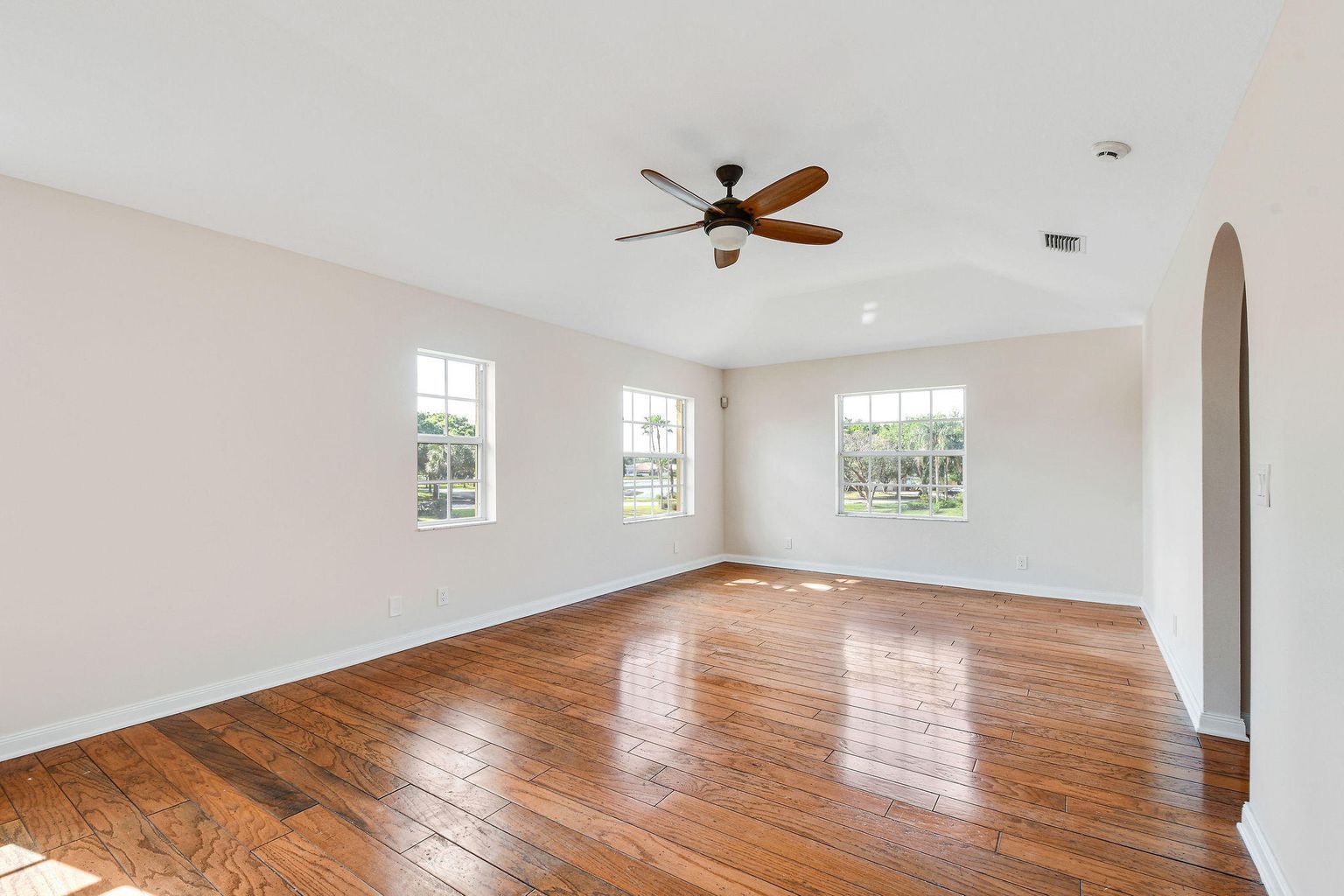 Building Photo - 207 Banyanwood Pt