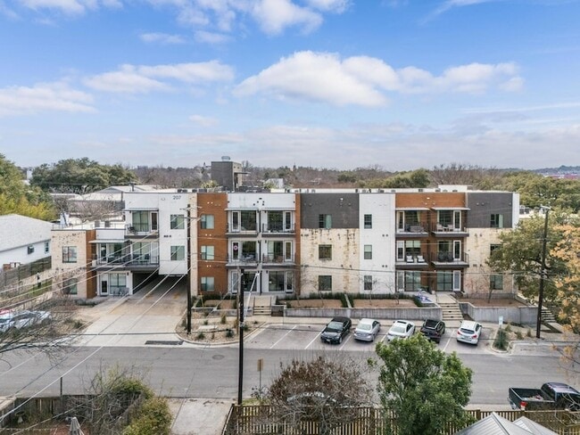 Building Photo - 207 W Johanna St