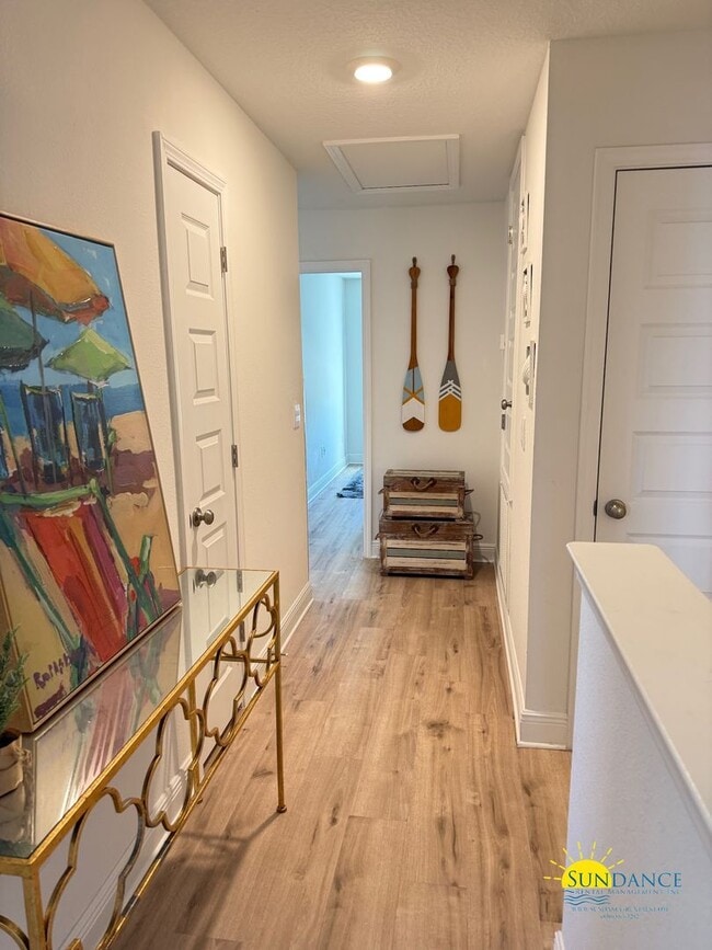 Building Photo - Charming End-Unit Townhome Near Destin Harbor & Crab Island!