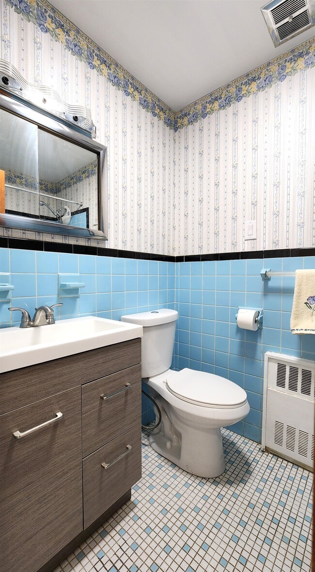 Building Photo - 412 72nd St