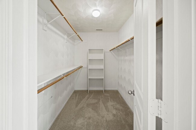 Building Photo - 5543 Botanical Dr