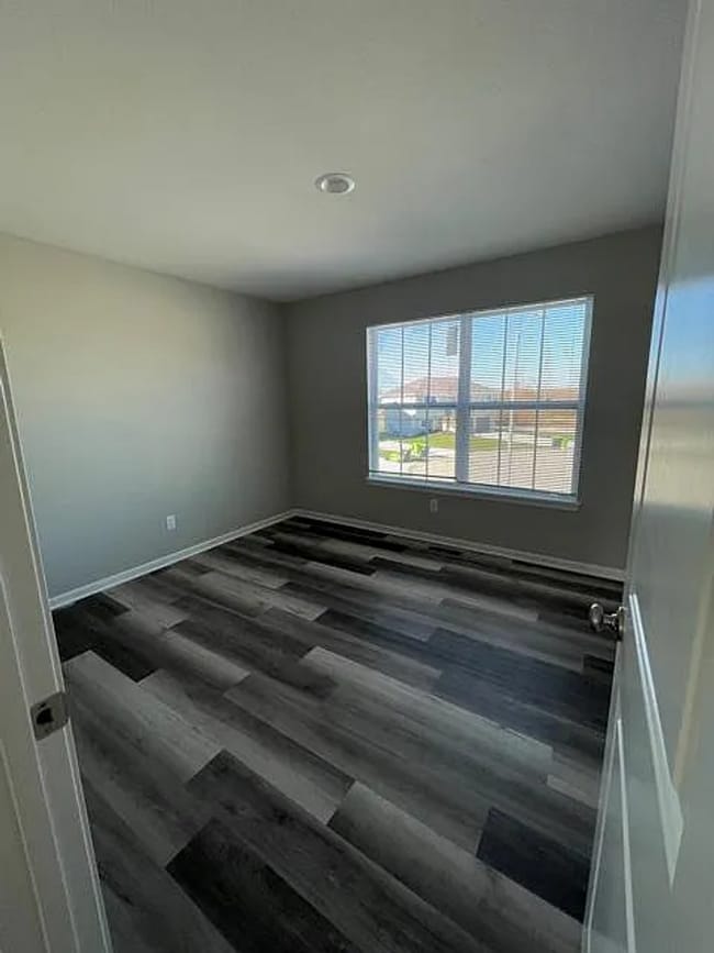 Building Photo - 4BR/3BA Home for Rent in Peculiar, MO 64078 | 2-Car Garage | Deck | Pet-Friendly | Cass County