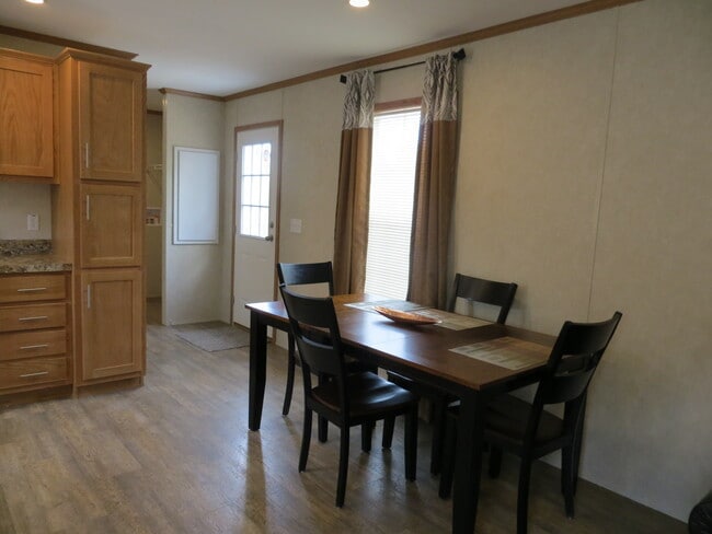 Building Photo - 71 Colonial Dr
