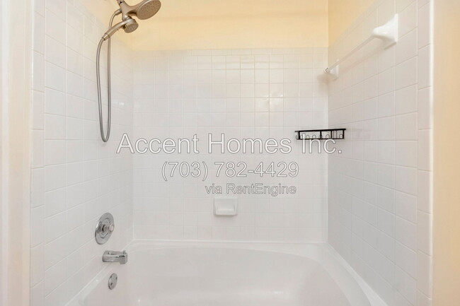 Building Photo - 5818 Wescott Hills Way