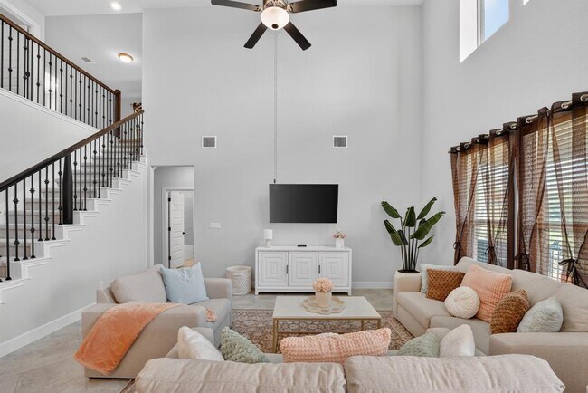 Building Photo - 6312 Empresa Dr