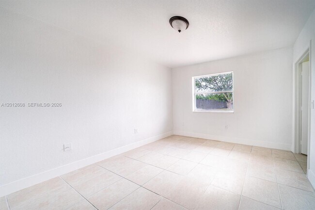 Building Photo - 705 NW 13th Terrace