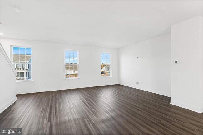Building Photo - 984 Lorewood Grove Rd
