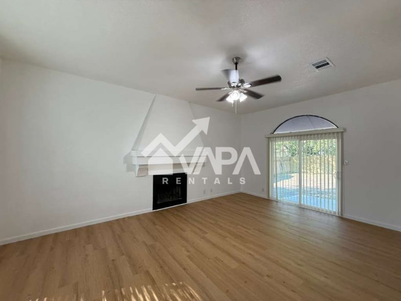 Building Photo - 4135 Sunrise Pt Dr
