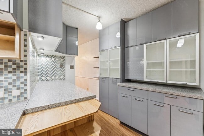 Building Photo - 5300 Columbia Pike