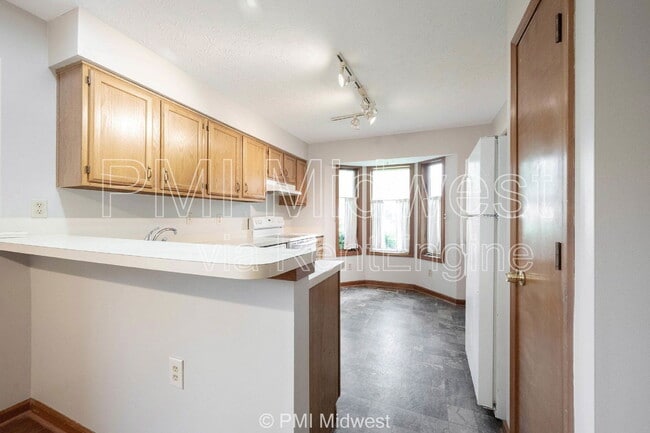 Building Photo - 406 Tulip Dr