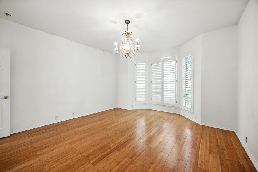 Building Photo - 6651 Canterbury Dr