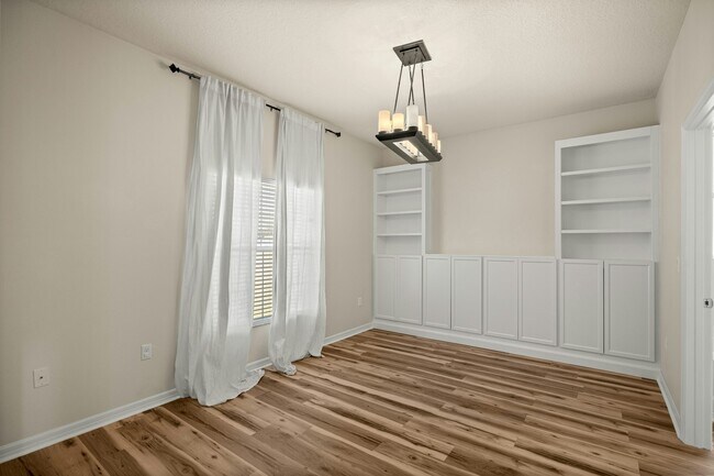 Building Photo - 3008 NE 24th Pl