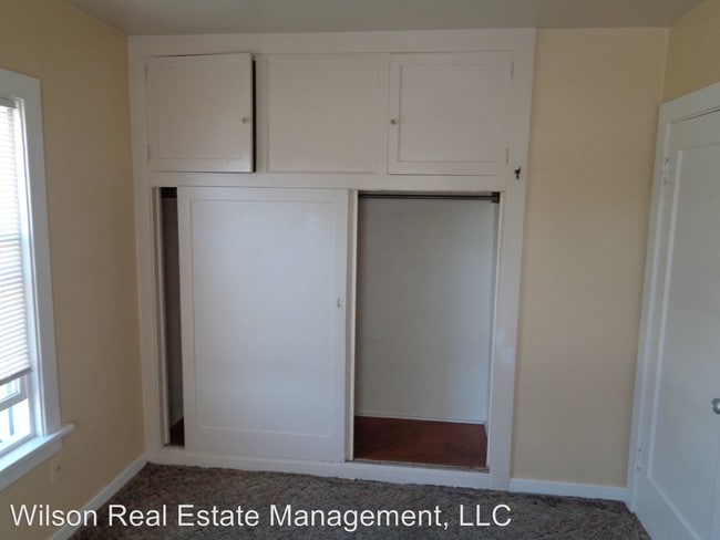 Building Photo - 415 N Naches Ave