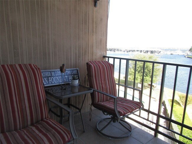 Building Photo - 12600 Melville Dr