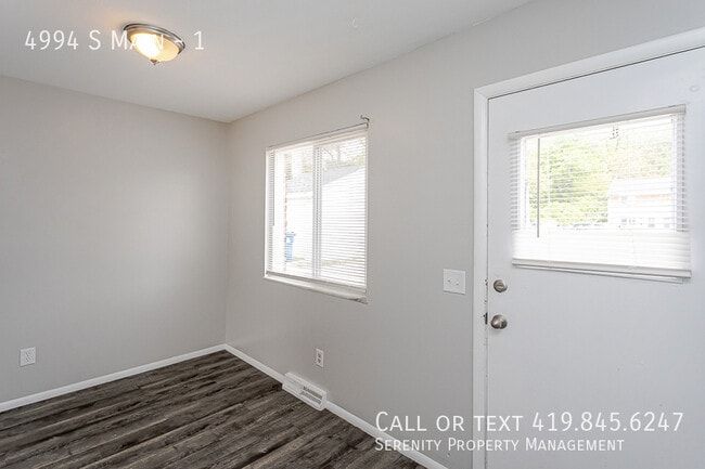Building Photo - 4994 S Main-1