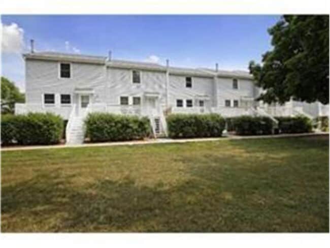 Building Photo - 1730 Merrimac Ln N