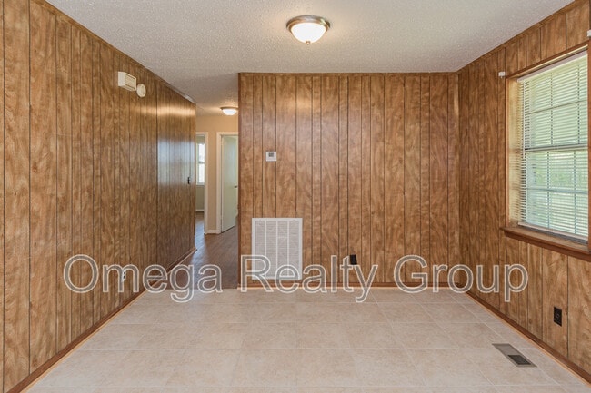 Building Photo - 213 Ashley Dr