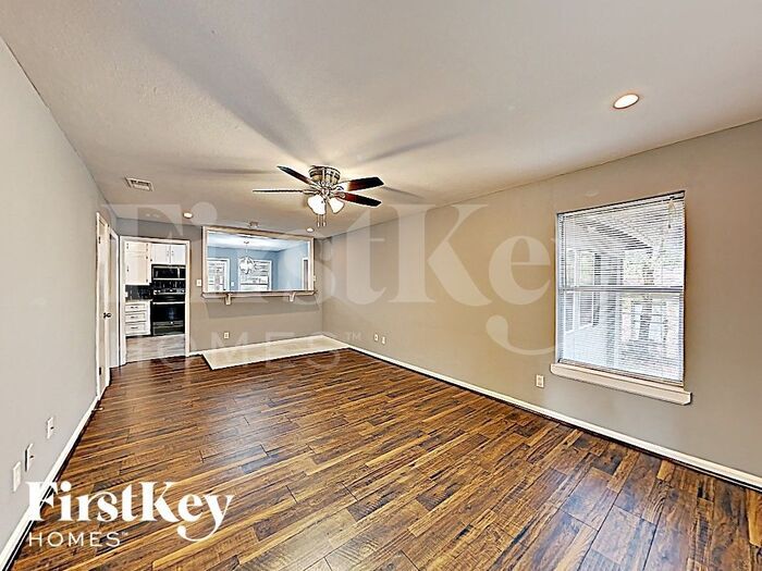 Building Photo - 626 Warren St