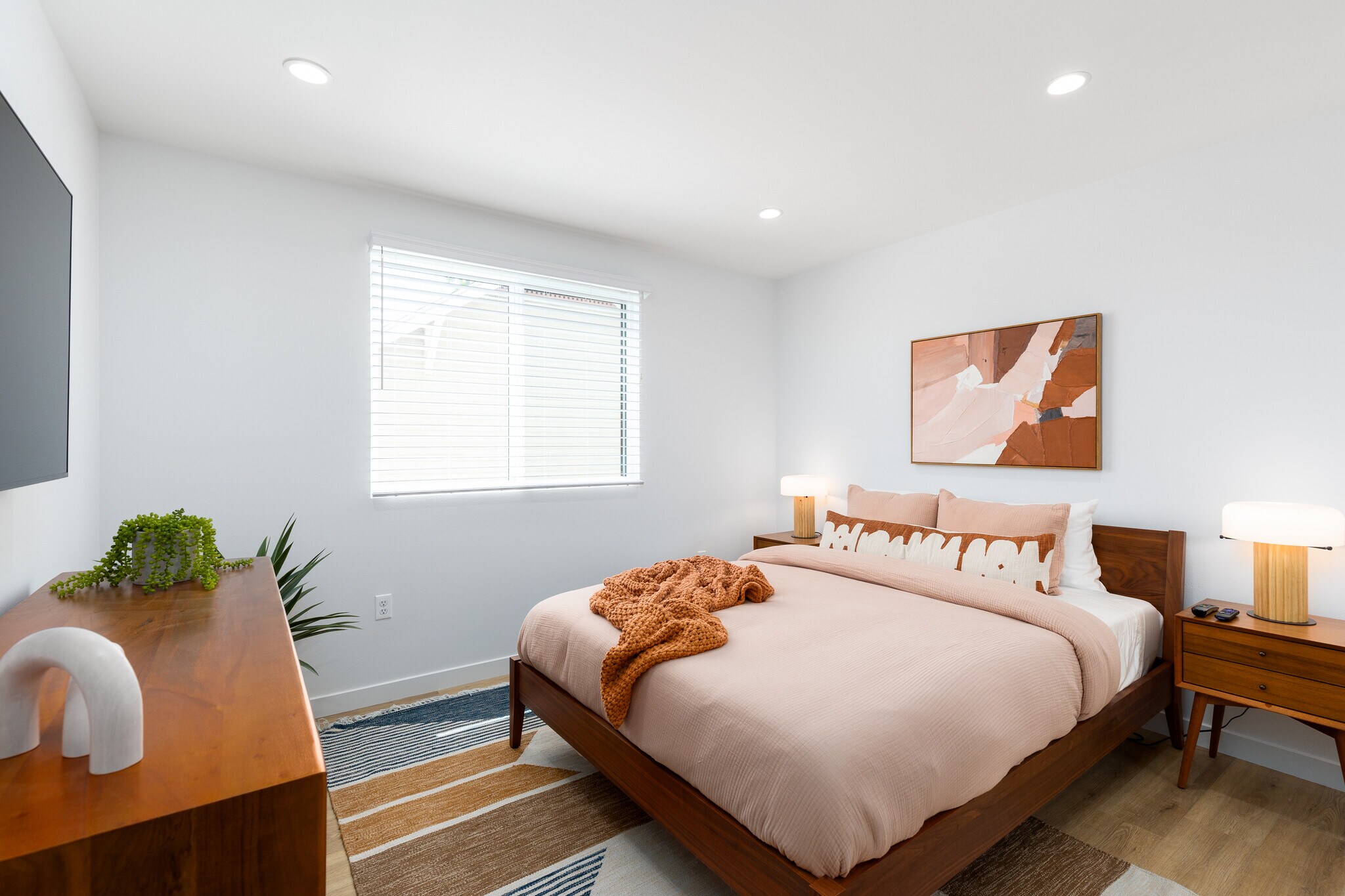 Building Photo - 1416 S Orange Dr