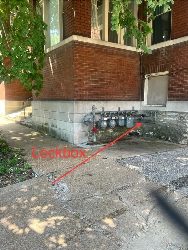 Building Photo - 1651 S Spring Ave