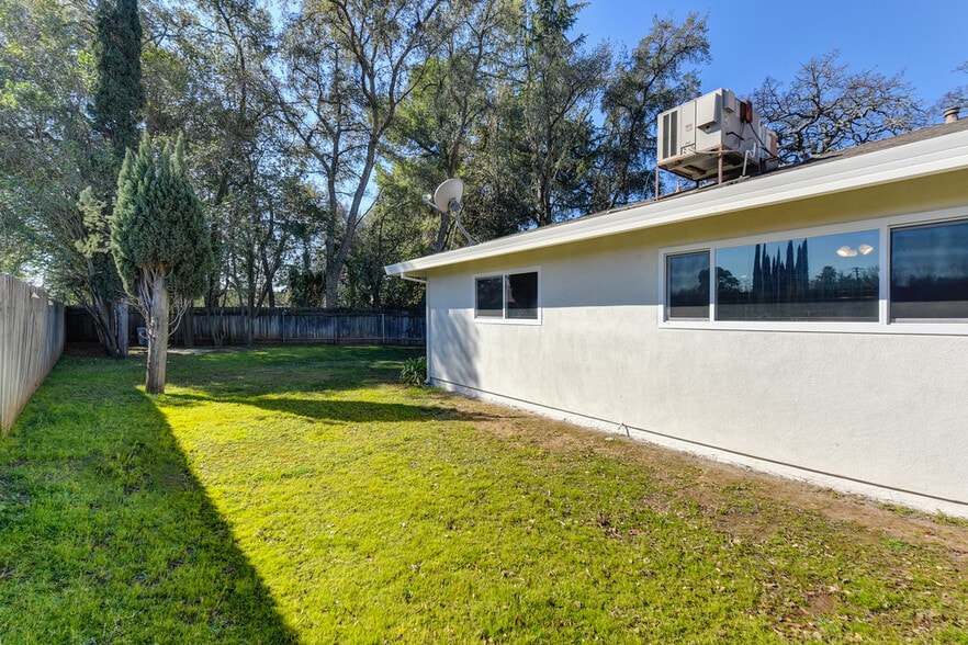 Building Photo - 9626 Knickers Ct