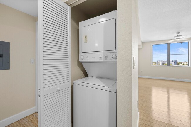 Building Photo - 1830 Radius Dr