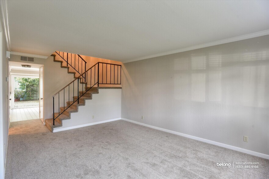 Building Photo - 768 Comet Dr