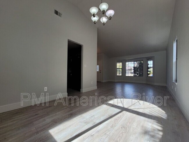 Building Photo - 5108 Parque Vista Way