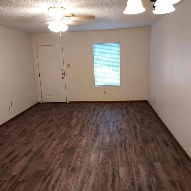 Building Photo - 6290 Bedford Dr