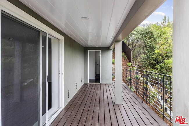 Building Photo - 350 Chautauqua Blvd