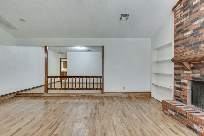 Building Photo - 7312/7314 Kings Manor Court
