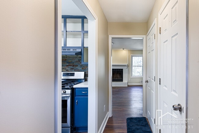 Building Photo - 6080 Stone Wood Dr NW