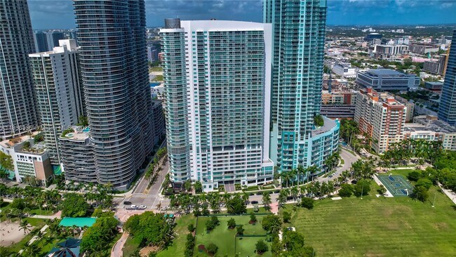Building Photo - 1800 N Bayshore Dr
