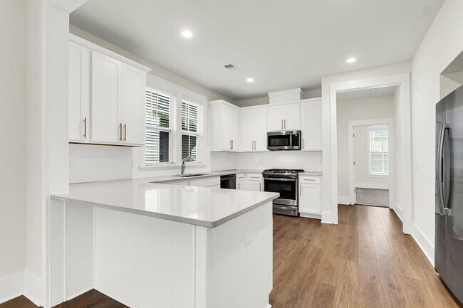 Building Photo - 254 Symphony Ave