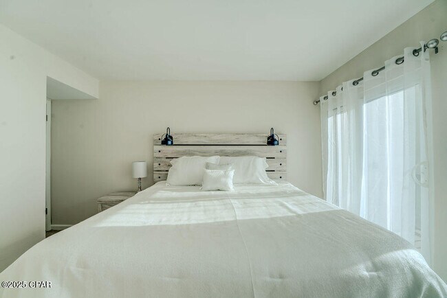 Building Photo - 23223 Front Beach Rd