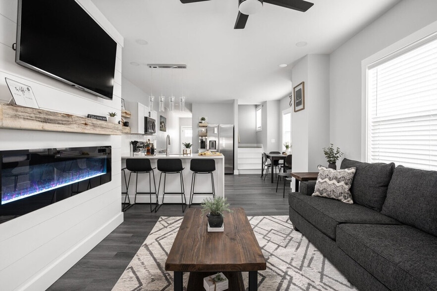 Primary Photo - 2838 N Washington Blvd