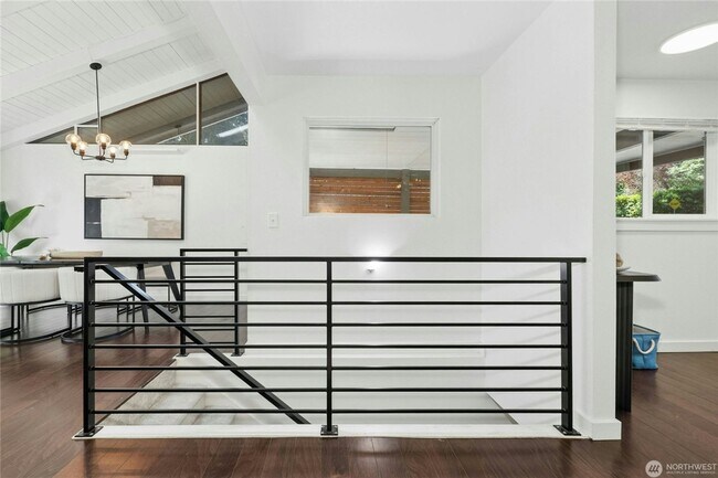 Building Photo - Spacious Richmond Highlands Retreat with Modern Updates & Flexible Living