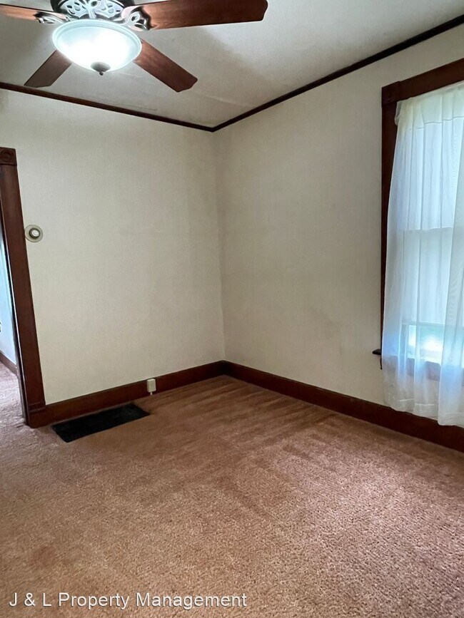 Building Photo - 2 br, 1.5 bath House - 202 Winona Street