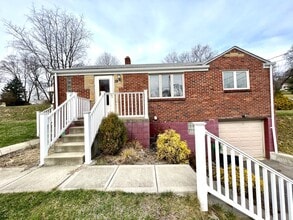 Building Photo - Coraopolis - 3 Bedroom, 1 Bath - Charming ...