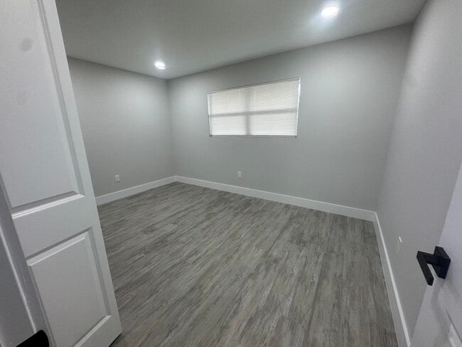 Building Photo - 2590 Hayden Dr