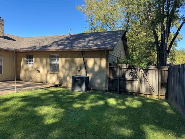 Building Photo - 7145 Claiborne Dr