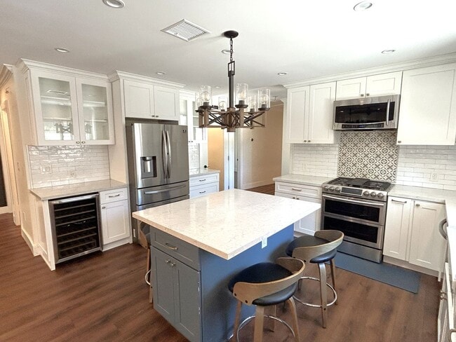 Building Photo - 247 W Woodland Oaks Dr