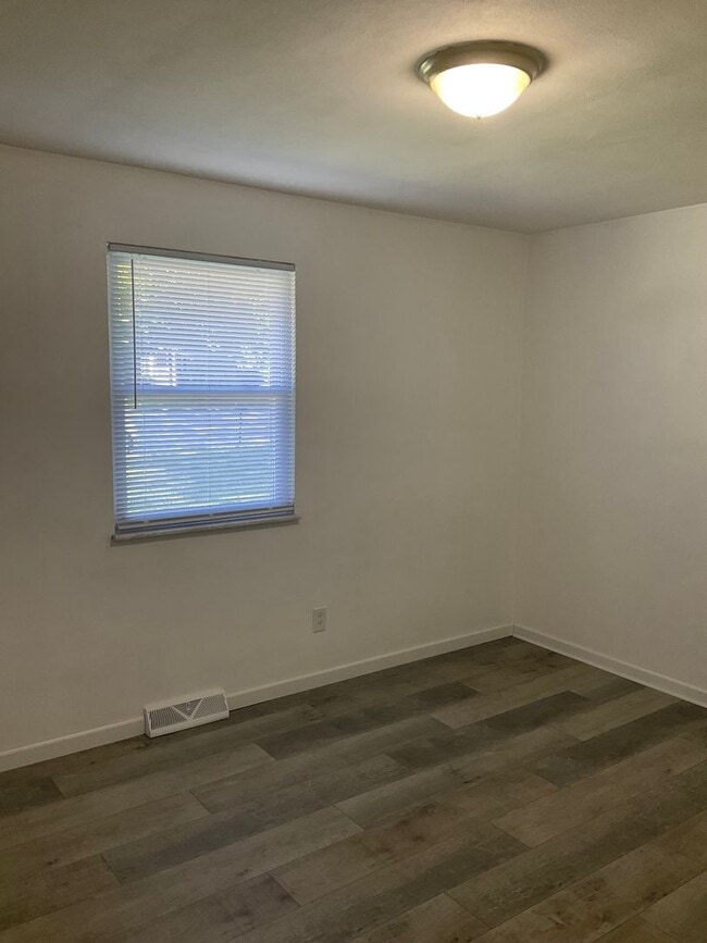 Building Photo - 20 Kingman Ct