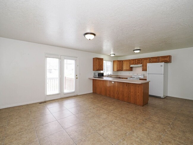 Building Photo - Charming 3-Bed, 2-Bath Home in Prime Ameri...