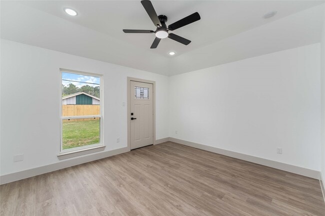 Building Photo - 9005 Nyssa St