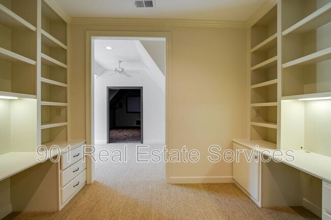Building Photo - 3549 Lily Ln