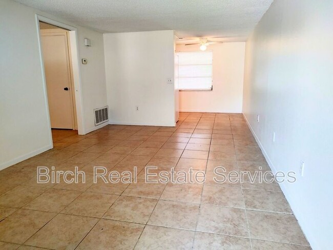 Building Photo - 6839 Forest Ave